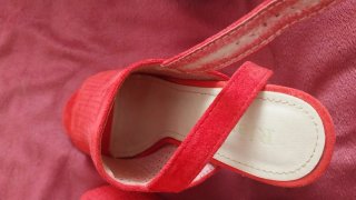 Zapatos de tacón rojos para mujer