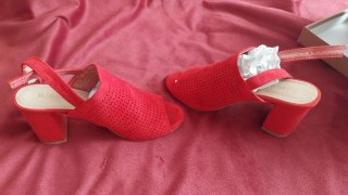 Zapatos de tacón rojos para mujer