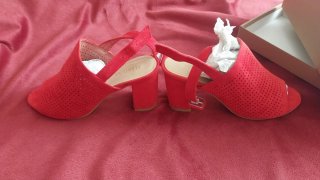 Zapatos de tacón rojos para mujer