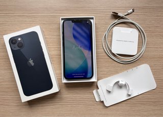 iPhone 13 128GB - Batería 87% - Impoluto