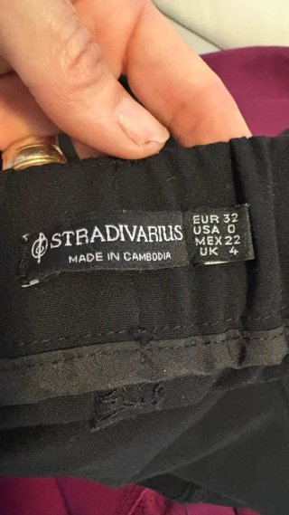 Pantalón Stradivarius negro con pinzas