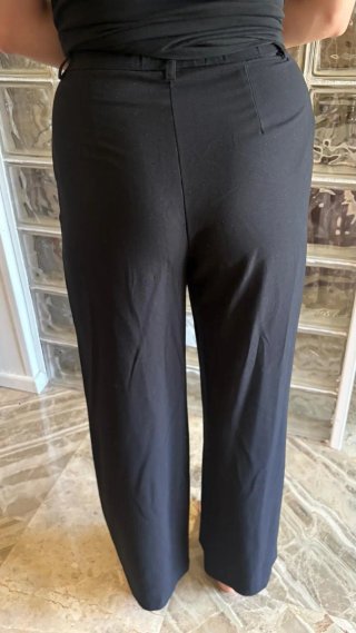 Pantalón Stradivarius negro con pinzas