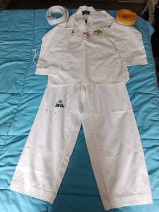 Traje Taekwondo Dae Do Blanco y Amarillo talla 140