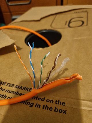 Cavo di rete Cat 6  Ogni bobbina è di 305 metri