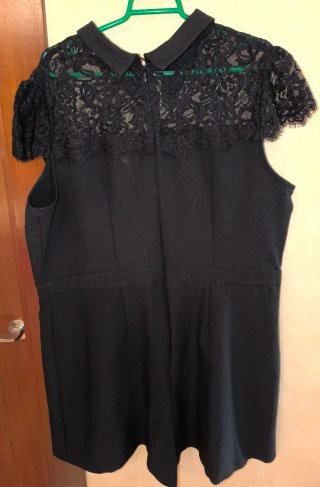 Mono negro corto con encaje talla 48