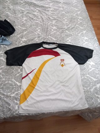 Uniforme Escola Montserrat Rubí