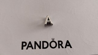 Charm Letra A Pandora Plata
