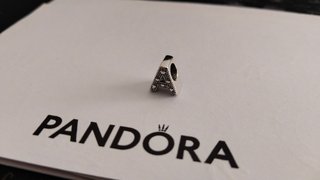 Charm Letra A Pandora Plata