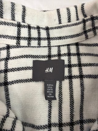 Sobrecamisa H&M rallas a cuadros blancos y negros