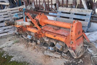Rotavator Howard ERM-75 de 2 metros de labor.
