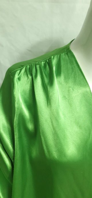 Blusa cruzada verde satinada