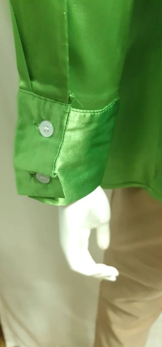 Blusa cruzada verde satinada