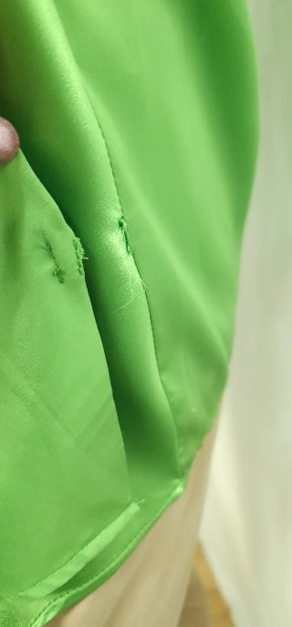 Blusa cruzada verde satinada