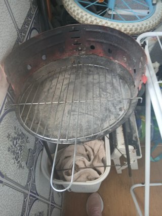 Barbacoa metálica redonda