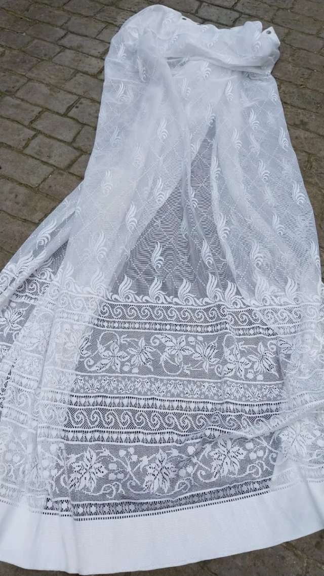 Cortinas blancas con motivos