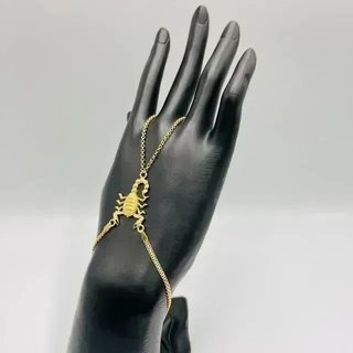Pulsera manita escorpión dorado