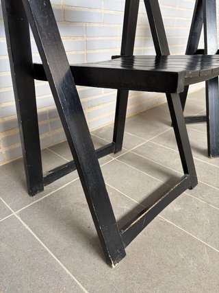 Sillas plegables de madera negras