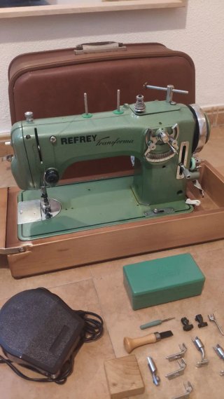 REFREY Máquina de coser Refrey 427