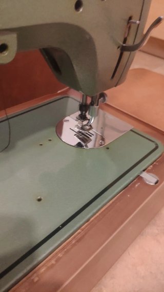 REFREY Máquina de coser Refrey 427