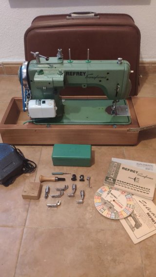 REFREY Máquina de coser Refrey 427