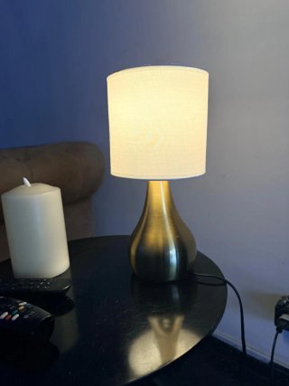 Lámpara de mesa diseño metal oro