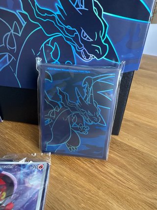 ETB vacia Pokémon Fuegos Fantasmales