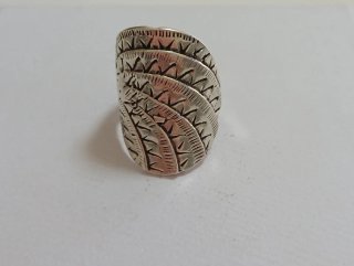 Anillo de Plata con Diseño Grabado