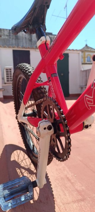 Bicicleta BMX Monty 139 Series Roja