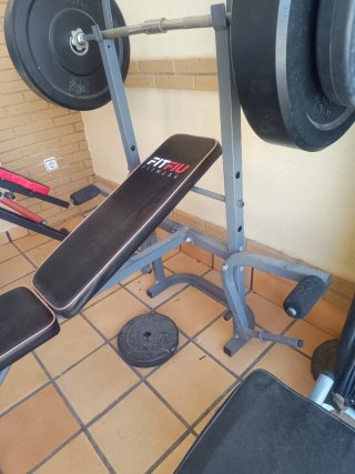 Banco de pesas con barra y discos