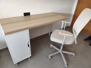 Escritorio y silla de oficina