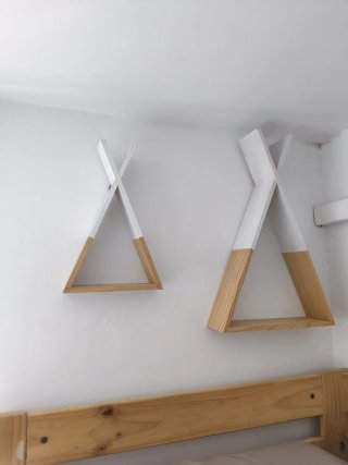 Estanterías de madera triangulares