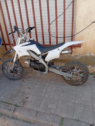 Moto Enduro/Motocross Blanca y Negra