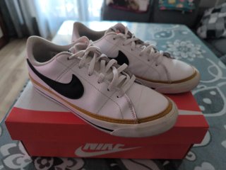 Zapatillas Nike Court Blancas y Doradas