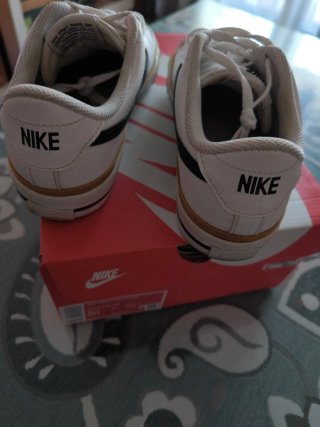 Zapatillas Nike Court Blancas y Doradas