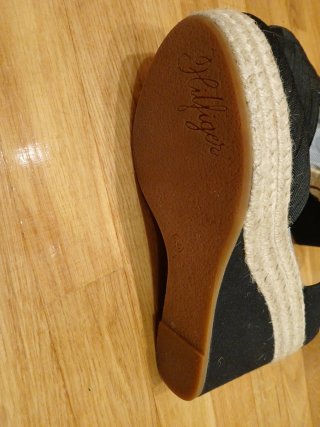 Cuñas Tommy Hilfiger negras y marrones