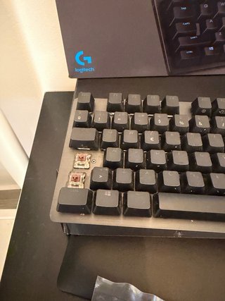 Teclado Logitech G513 Carbon RGB Mecánico