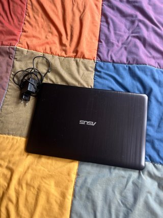 Portátil Asus Vivobook Negro y Dorado