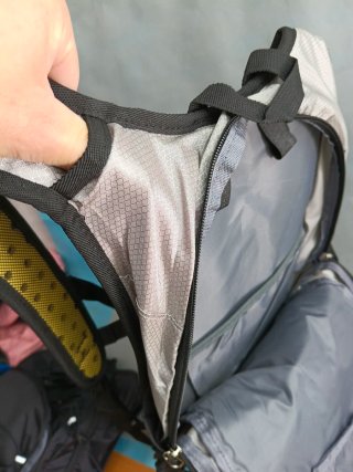 Mochila Trekking Running 15L Negra y Amarilla