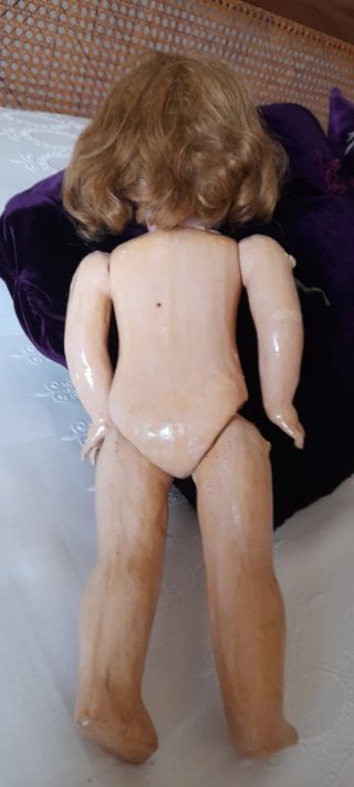 Muñeca antigua de porcelana