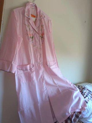 Conjunto pijama Yontk rosa bordado talla M