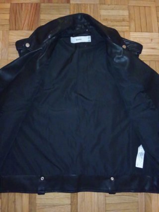 Chaleco efecto piel Bershka cremalleras Talla M