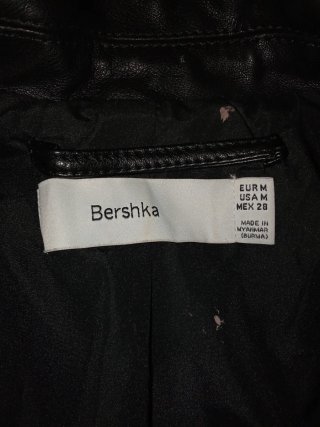 Chaleco efecto piel Bershka cremalleras Talla M