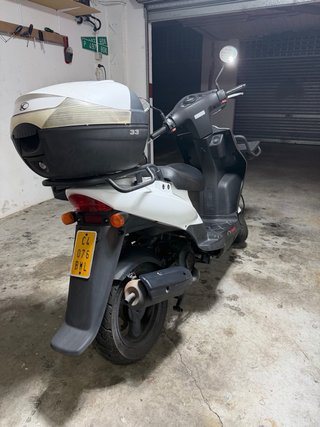 Kymco Agility Carry 50 Scooter Automática