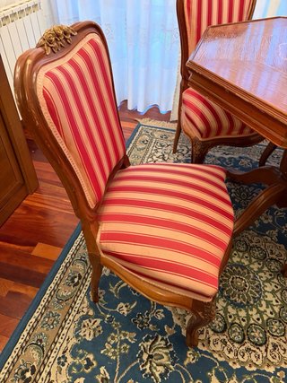 Mesa de juego octogonal de madera con 4 sillas