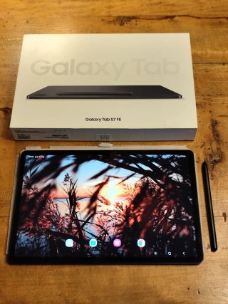 Samsung Galaxy Tab S7 FE de 12.4" + accesorios