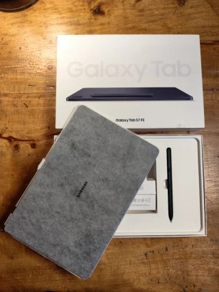 Samsung Galaxy Tab S7 FE de 12.4" + accesorios