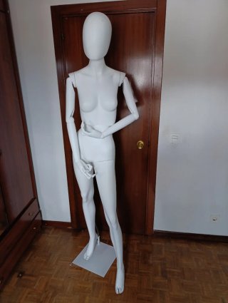 Maniquí de mujer articulado