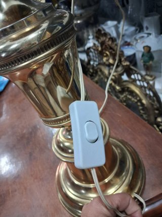 Lámpara de mesa vintage dorada