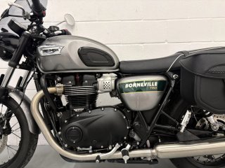 TRIUMPH BONNEVILLE T100 2022 - 4 mil km