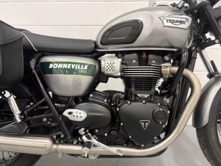 TRIUMPH BONNEVILLE T100 2022 - 4 mil km